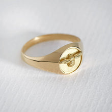 Load image into Gallery viewer, Signet Ring with Itsy Bitsy Bee, 18ct Gold
